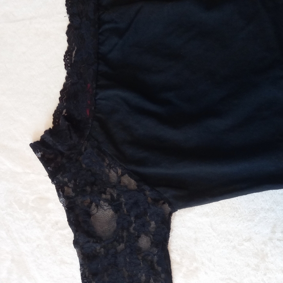 Black shirt with wings with open slots in back - Picture 4 of 5